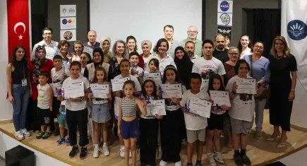 Karabağlar’da uzayla buluşan çocuklara sertifika töreni