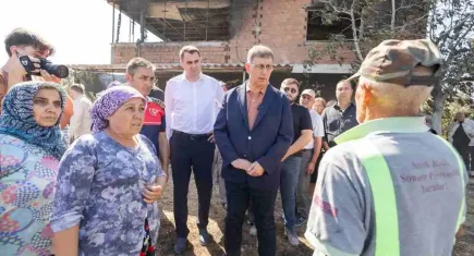 Başkan Tugay yangın bölgesinde: Hepsi yerine konur, yeter ki cana zarar gelmesin
