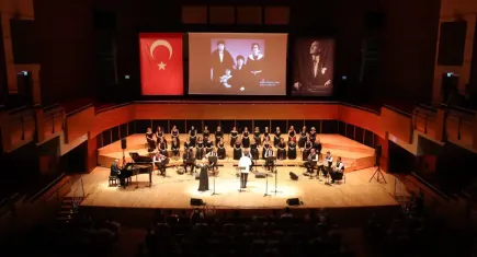 Cumhuriyetin Divası Müzeyyen Senar İzmir’de unutulmadı