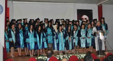 EÜ Ödemiş Sağlık Bilimleri Fakültesinde mezuniyet coşkusu
