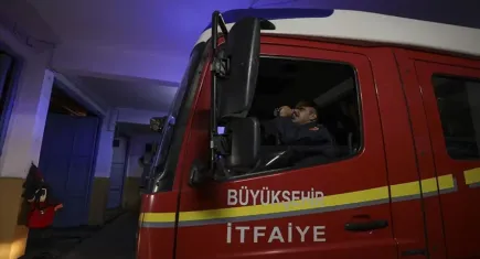 İzmir Kemalpaşa’da depo yangını: 3 kişi dumandan etkilendi