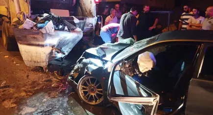 Otomobil çöp kamyonuna çarptı, 1 işçi hayatını kaybetti