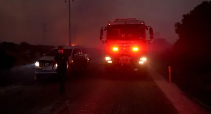 Çeşme’de orman yangını: İzmir-Çeşme kara yolu trafiğe kapatıldı 