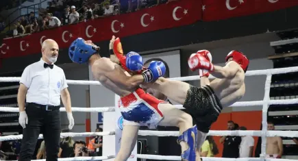 Türkiye Kick Boks Şampiyonası İzmir’de başladı