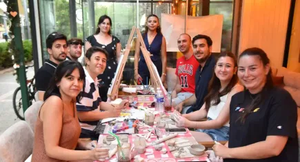 Karşıyaka’da genç ressamlar her çarşamba Chocolade Boutique’te