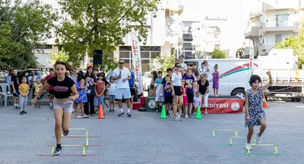Karşıyaka’da mahalle kültürü canlanıyor: Sokak Senin Mahalle Olimpiyatları başladı