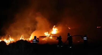 İzmir Haber: Çeşme’de yangınla mücadele tüm hızıyla sürüyor