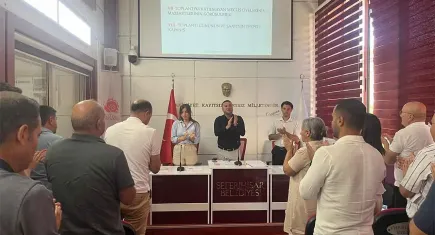 Seferihisar Belediye Meclisinde dayanışma mesajı: Ayakta alkışlandılar