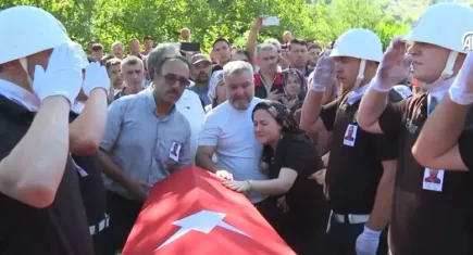 İzmir’deki yangında şehit olan orman işçisi Ragıp Şahin toprağa verildi