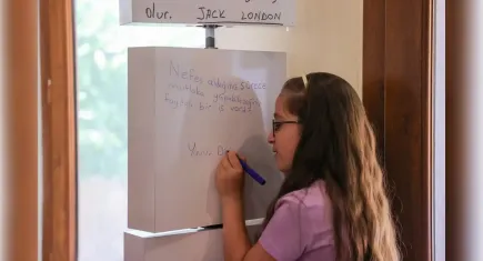 Minik Elif’in doktorluk hayalindeki durağı Cumhuriyet Kütüphanesi oldu! 