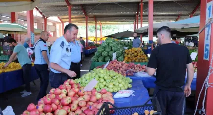 Bayraklı’da fiyat ve etiket denetimi: 16 pazar yeri mercek altında 