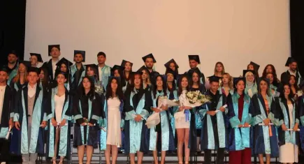 Ege Üniversitesi Emel Akın MYO’da mezuniyet heyecanı 