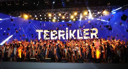 İzmir Ekonomi’den mezunlarına unutulmaz tören