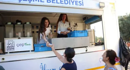 Çeşme’de Muharrem ayında aşure ikramı 