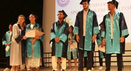Ege Üniversitesi Spor Bilimleri Fakültesi’nde mezuniyet heyecanı