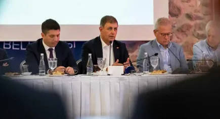 İEKKK, İzmir’deki orman yangınları için olağanüstü toplandı: Başkan Tugay’dan dayanışmaya çağrısı