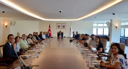 İzmir’de dijital medya zirvesi: İnternet haber siteleri bir araya geldi
