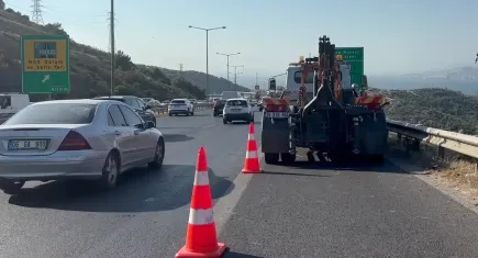 İzmir'de kaza: Kamyonun şoförü ağır yaralandı
