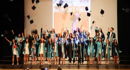 Ege Üniversitesi Güzel Sanatlar Fakültesi mezunlarını sektöre uğurladı
