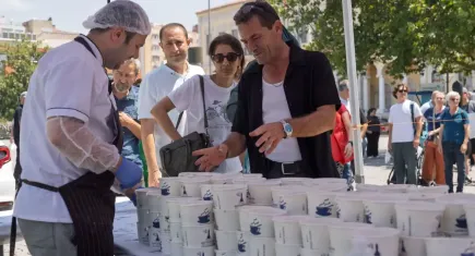 İzmir’de Muharrem ayı bereketi: 10 bin kişilik aşure ve sıcak yemek ikramı