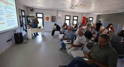 Efes Tarlası Yaşam Köyü’nde üreticilere eğitim