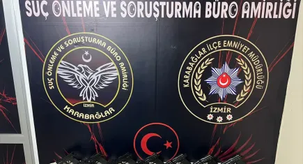 İzmir'de silah kaçakçılığı operasyonu: Baba ve iki oğlu gözaltında