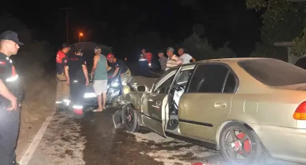 İzmir haber: İki otomobilin çarpıştığı kazada 4 kişi yaralandı