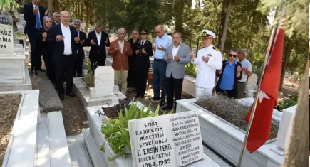 Karşıyaka'da 15 Temmuz şehitleri dualarla anıldı