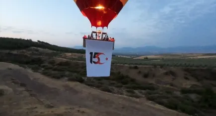 Pamukkale semalarında 15 Temmuz'a özel anlamlı uçuş