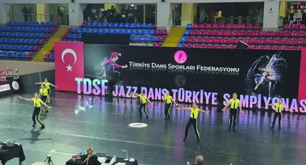 Bayraklı Belediyesi’nin minik dansçıları dünya şampiyonasına gidiyor
