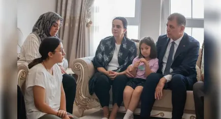 Cemil Tugay şehit ailesini ziyaret etti