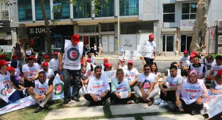 İzmir’de Öz Sağlık-İş Sendikası üyelerinden toplu sözleşme tepkisi
