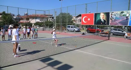Dikili’de yaz dönemi tenis kursu başladı