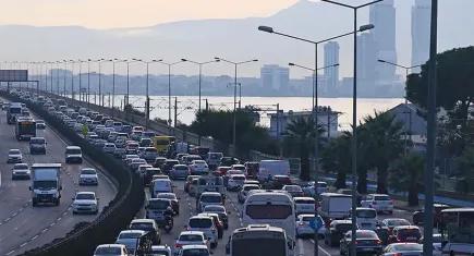 İzmir’de trafiğe kayıtlı araç sayısı 2 milyonu aştı: En çok tercih edilen markalar belli oldu