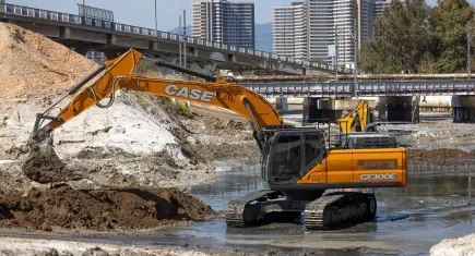 İzmir haber: Meles ve Manda Dereleri'nden 236 bin yon çamur çıkarıldı