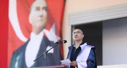 Emekli Albay Hakan Bayrı, fakülte birincisi oldu: 26 yıllık askerlik kariyerini psikolojiyle taçlandırdı