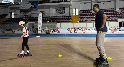 İzmir ‘de Büyükşehir’den tekerlekli paten eğitimi