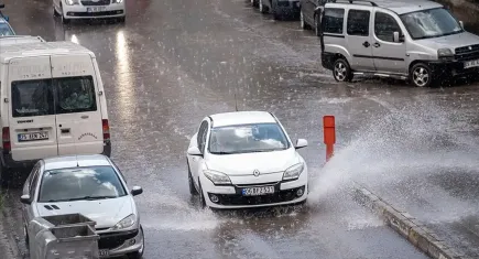 Yaz ortasında sağanak etkisi: Erzurum’da kuvvetli yağış! 