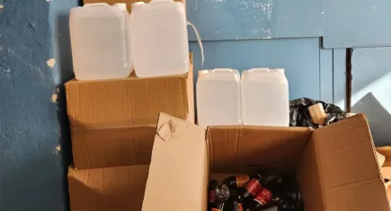 İzmir'de sahte alkol operasyonu: 1 kişi tutuklandı