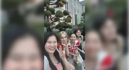 İzmir Ekonomili Aybüke, Güney Kore’de Dilbilim Yarışmasını kazandı
