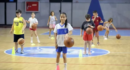 Konak’ta yaz tatili spor ile dolu dolu geçiyor