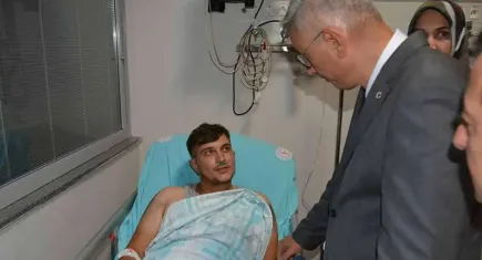 Bakan Memişoğlu'ndan orman yangınında yaralanan işçilere ziyaret