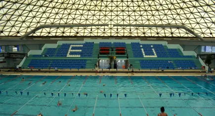 Ege Üniversitesi Yüzme Havuzu, sağlıklı yaşam ve yüzme eğitimi sunuyor