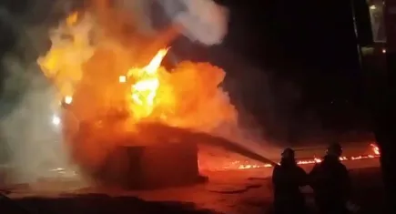 Petrol sondaj kuyusu sahasında korkutan yangın: 8 kişi yaralandı