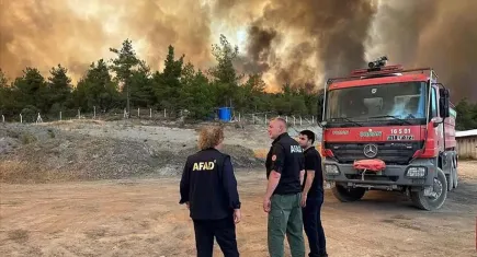 AFAD: Orman yangınlarına binlerce personel ve yüzlerce araçla müdahale ediliyor