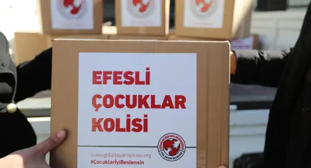 Efes Selçuk’ta anne adaylarına ve bebeklere gıda desteği sürüyor