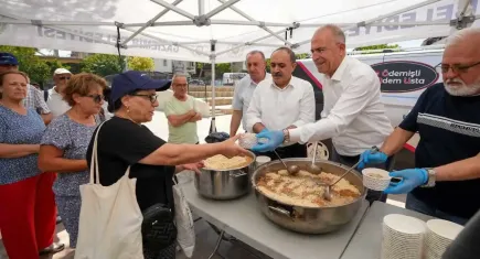 Gaziemir’de Muharrem Ayı bereketi: 3 bin kişiye aşure ikramı 