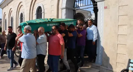 Manisa'da kazada ölen çift toprağa verildi