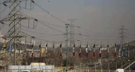 Tahran'da 110 kamu kurumunun elektriği kesildi