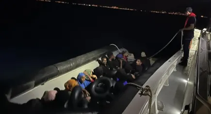 İzmir haber: Seferihisar, Menderes ve Çeşme ilçelerinde toplamda 83 düzensiz göçmen kurtarıldı